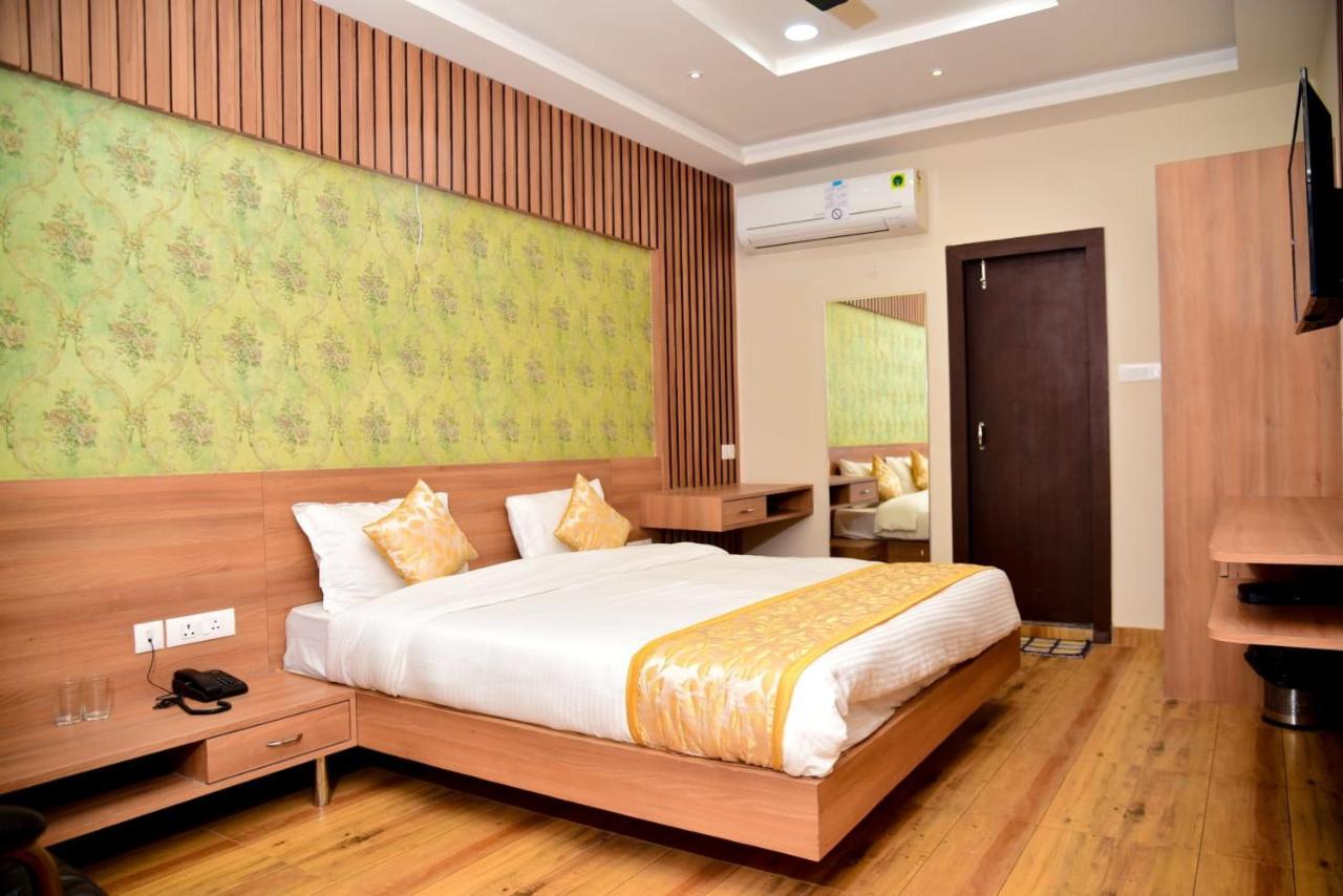 Hotel Olive Crown Lucknow Exterior foto