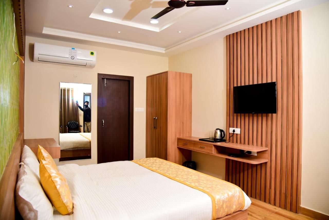 Hotel Olive Crown Lucknow Exterior foto