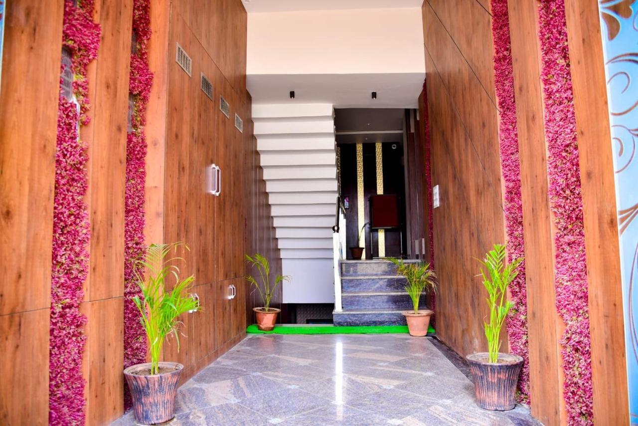 Hotel Olive Crown Lucknow Exterior foto