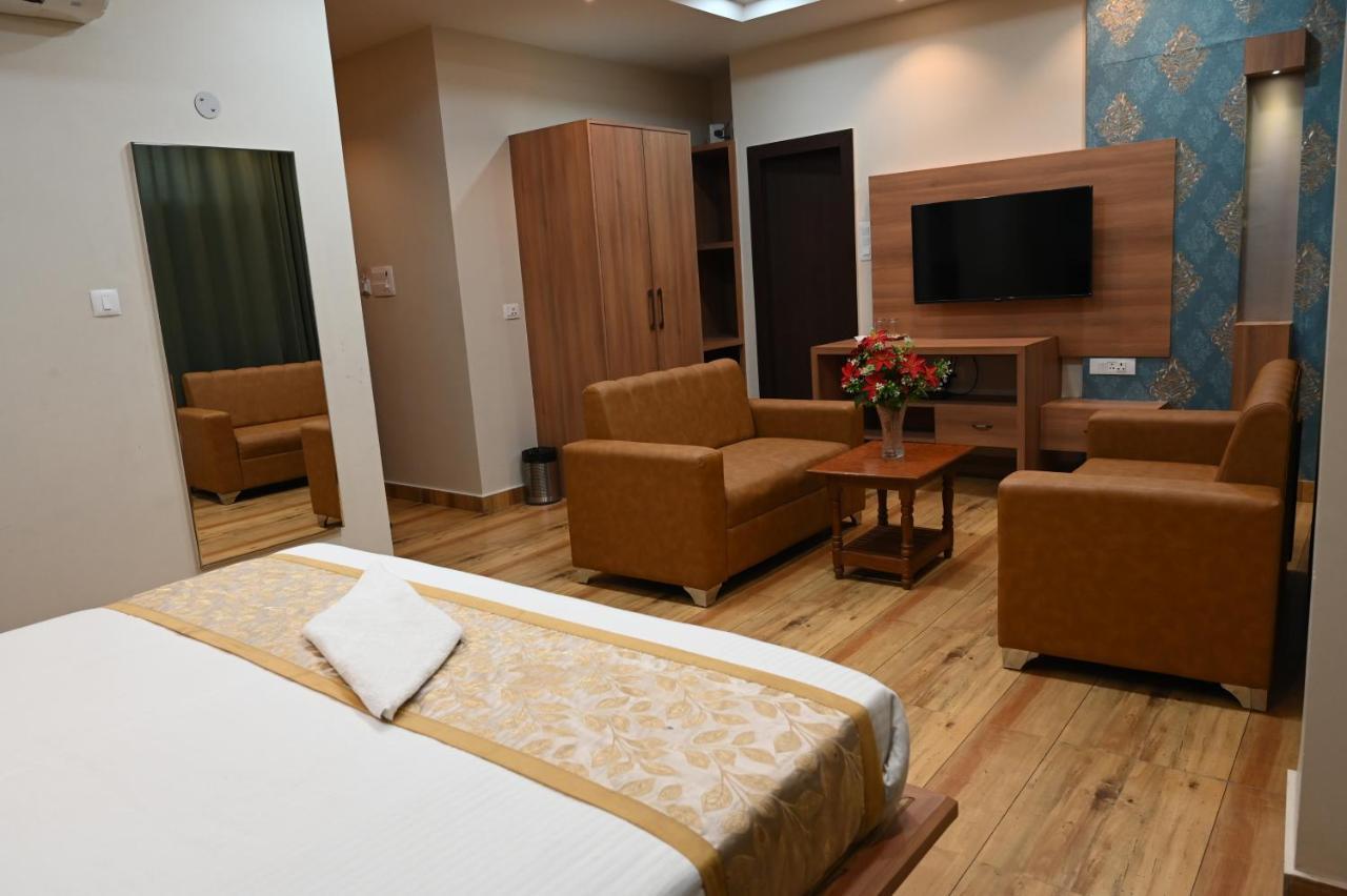 Hotel Olive Crown Lucknow Exterior foto