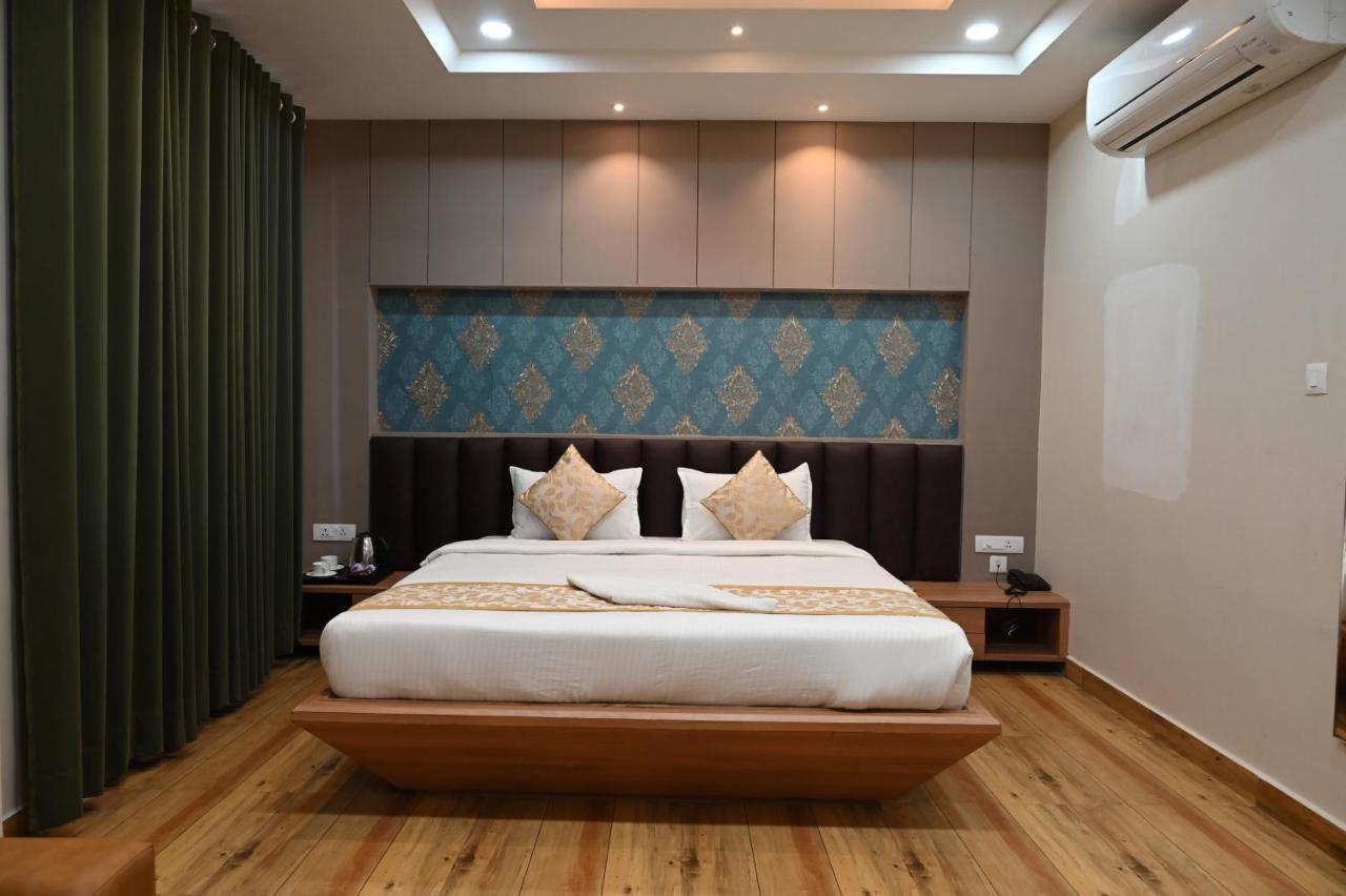 Hotel Olive Crown Lucknow Exterior foto